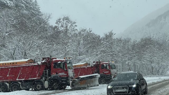 Проходими и почистени са пътищата и проходите в страната съобщиха