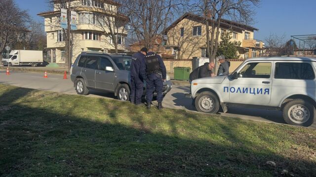 Към 14 ч днес в Казанлък шофьор отказва да спре