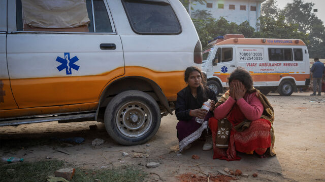 Тела все още се доставят в моргата на местната болница