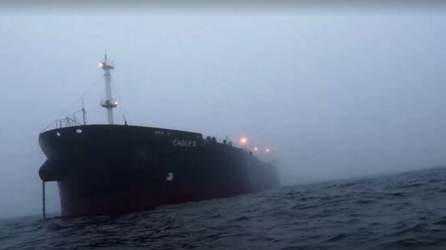 Българският кораб Вежен е задържан по подозрение в саботаж заради