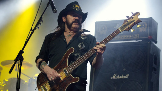 Статуя на покойния фронтмен на британската група Motorhead Моторхед Леми