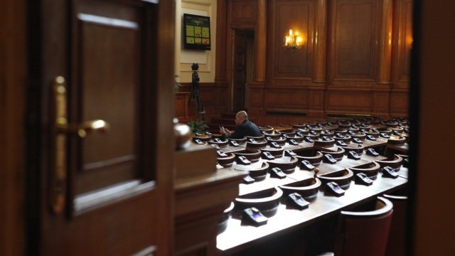 Депутати коментираха в кулоарите на парламента възможността за дистанционно изслушване