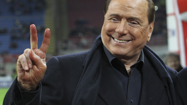 Берлускони обещава автобус с проститутки на Антов и компания