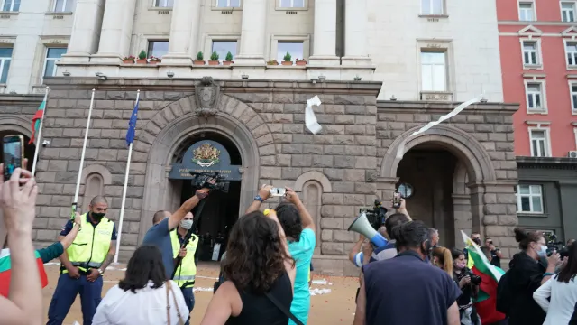 17 ден на антиправителствени протести в София