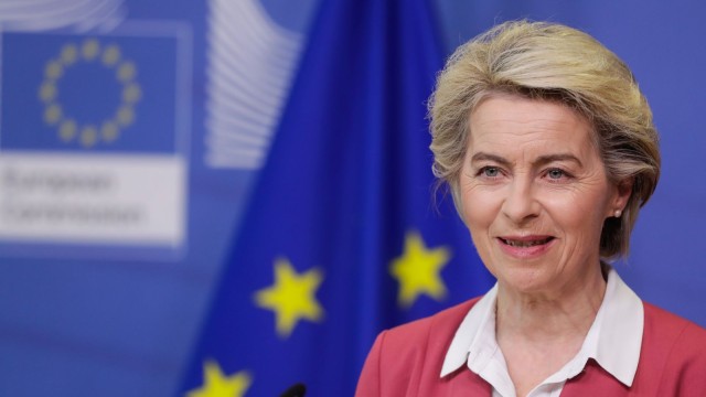 Председателят на Европейската комисия Урсула фон дер Лайен приветства в