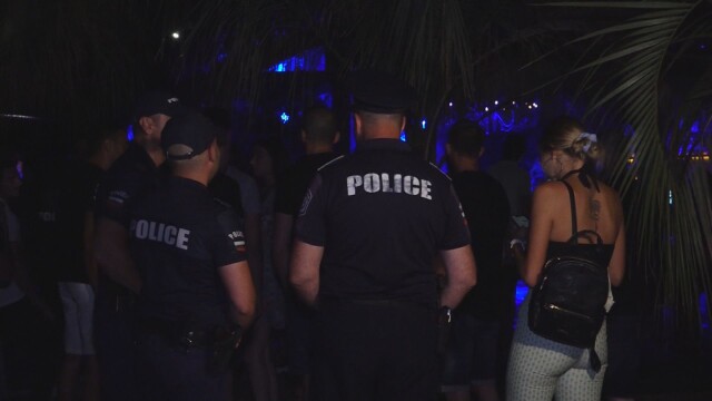 Нощна акция по морето Полицията проверява крайбрежни заведения и следи