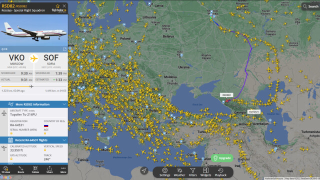 Самолет от специалния ескадрон на Русия кацна в София сочат