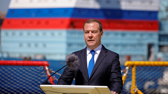 Бившият руски президент Дмитрий Медведев напомни днес за последиците от