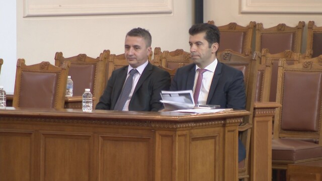 НС изслушва Петков и Николов за газа на закрито заседание