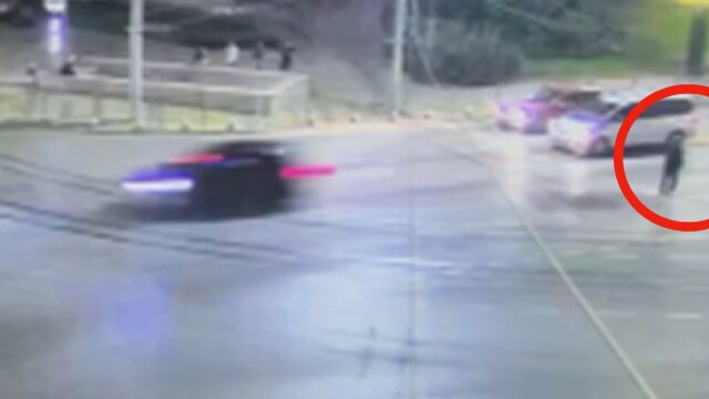 На косъм от смъртта: Джипът на Семерджиев минава на метри от пешеходец