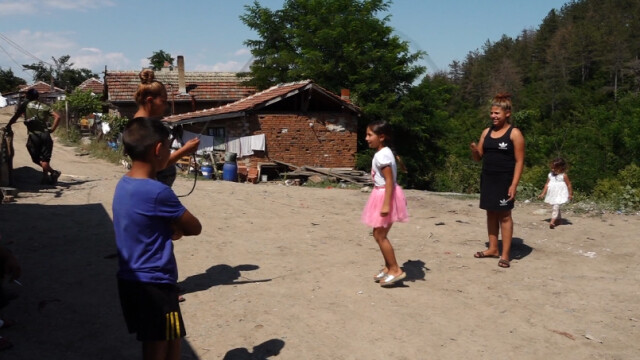 Една трета от децата в България живеят в бедност Само