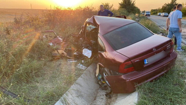 Трима от починалите при днешната тежка катастрофа на пътя Плевен