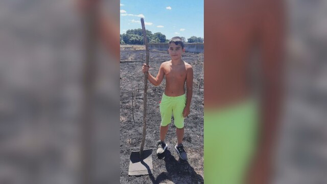 8 годишно момче помогна на огнеборци от Сливен да загасят пожар