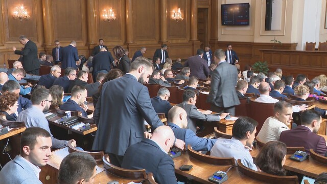 Напрежение имаше в парламента около избор на шеф на КПКОНПИ