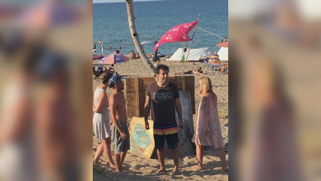 Кирил Петков почива със семейството си на плаж Корал Това