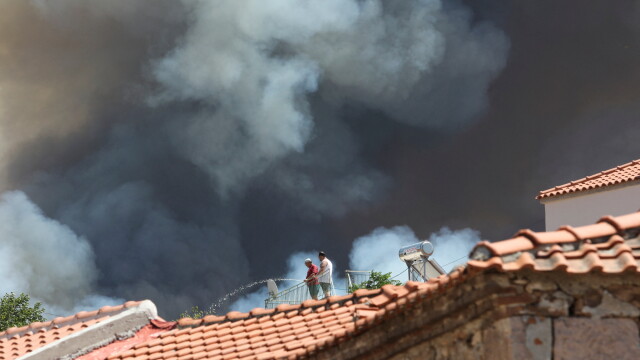 Усложнена остава обстановката с пожарите в Европа Пламъци продължават да