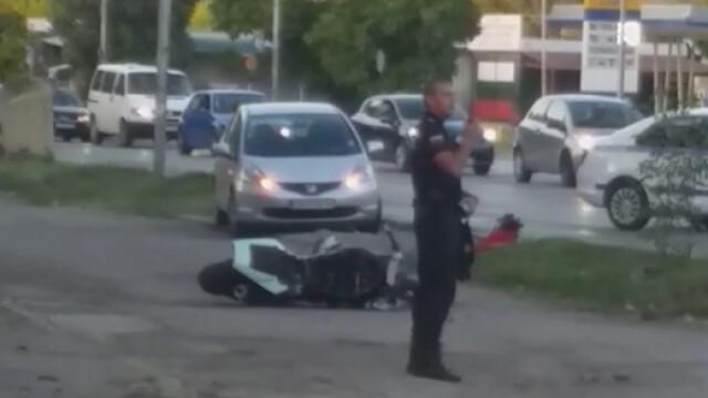 Непълнолетен моторист без книжка се опита да избяга от полицейска