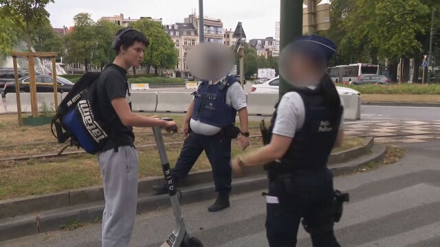 В Брюксел полицията провежда необичайни проверки по пътя на