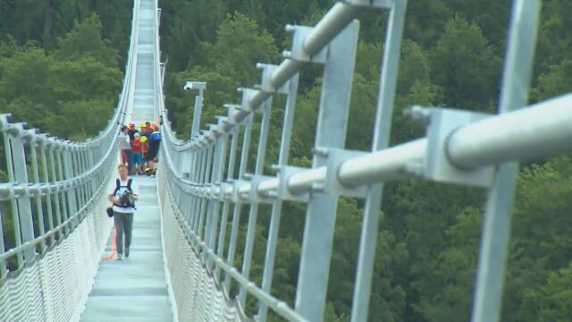 Откриха най дългия висящ мост в Германия   Със своите