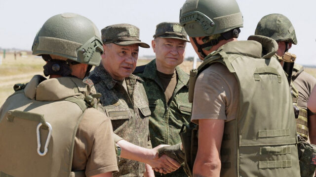 Министърът на отбраната на Русия Сергей Шойгу инспектира обучението на