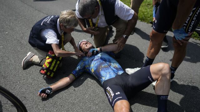 Кавендиш приключи с "Тур дьо Франс" след нелепо падане (ВИДЕО)