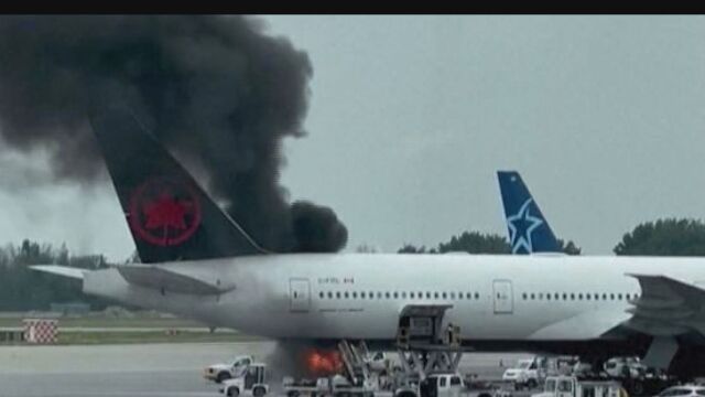 Горящ самолет на Air Canada стресна пътниците на летището в