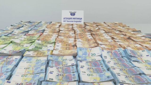 Пореден удар на митниците срещу трафика на пари Над 900