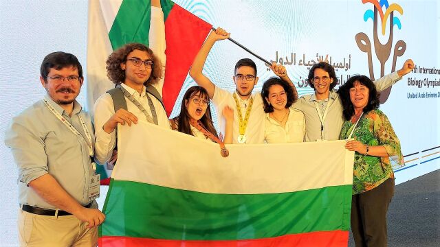 Български ученици спечелиха три медала на най престижния турнир за
