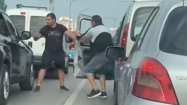 Шофьори се бият на столичния бул Сливница Клипът е заснет