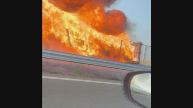 Камион се запали при 270 ия км на автомагистрала Тракия Зрители