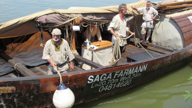 Корабът на викингите Сага Фарман който е реплика на плавателен