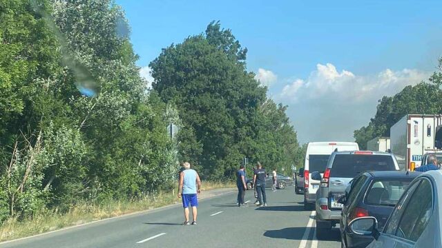 Пожар гори край софийската махала Бобен Според публикации в социалните