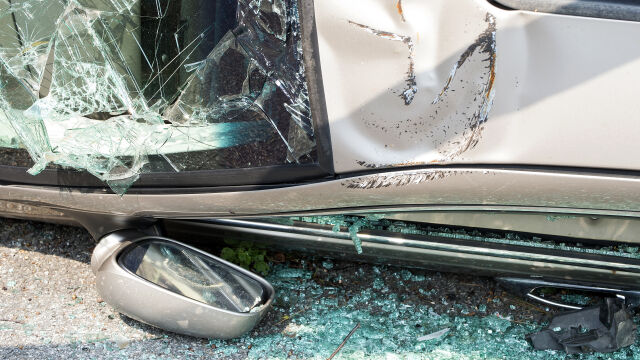 30 годишен шофьор без книжка предизвика катастрофа при която загинаха двама