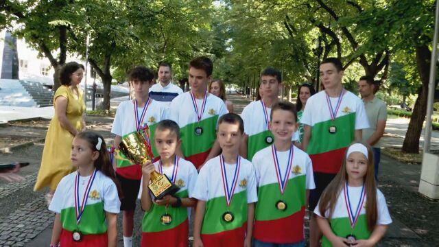 17 медала получиха български математици от световното състезание в Южна