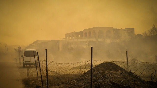 Бедствено положение на гръцкия остров Родос заради големия горски пожар
