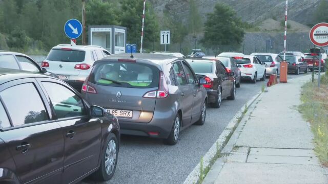 Трафикът към Гърция за леки автомобили е интензивен на всички