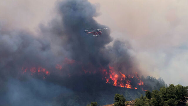 В Гърция след Родос властите започнаха евакуация заради пожари и