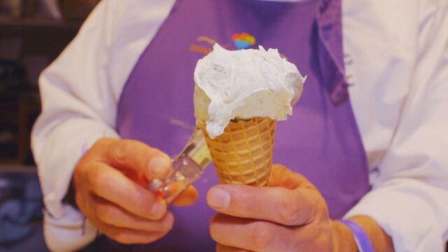 Той се счита за световен шампион по производство на сладолед Десетки