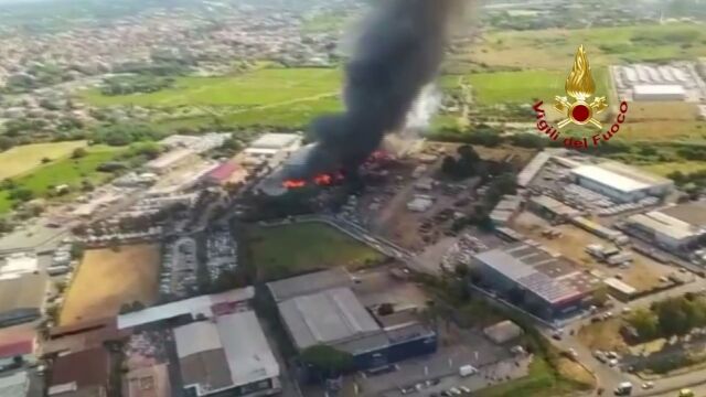 Пожар избухна на сметище близо до летище Чампино в Рим
