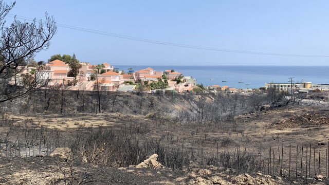 Пожарите на гръцкия остров Родос през последните дни са предизвикателство