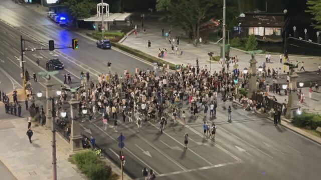 Протестното шествие в София стигна до пл Орлов мост и