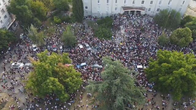 Хиляди се събраха пред Съдебната палата в Стара Загора обединени