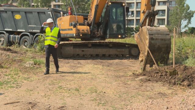  Вътрешният министър Калин Стоянов направи първа копка на нова сграда
