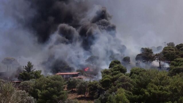 Продължават да бушуват пожарите в съседна Гърция Само за 24