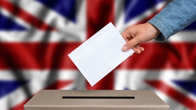  Британците ще гласуват днес за да си изберат нов парламент