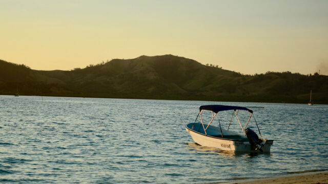 Екипажът на гръцки ферибот спаси 40 годишен корабокрушенец от спасителна лодка
