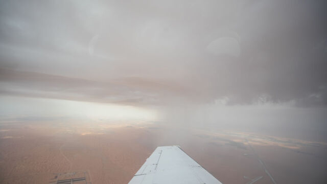 България трябва да започне опити с извалявания от потенциални облаци