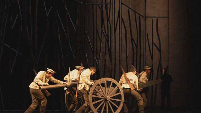  Светът на сценографията впечатлява зрителите с магнетизъм и емоционално въздействие