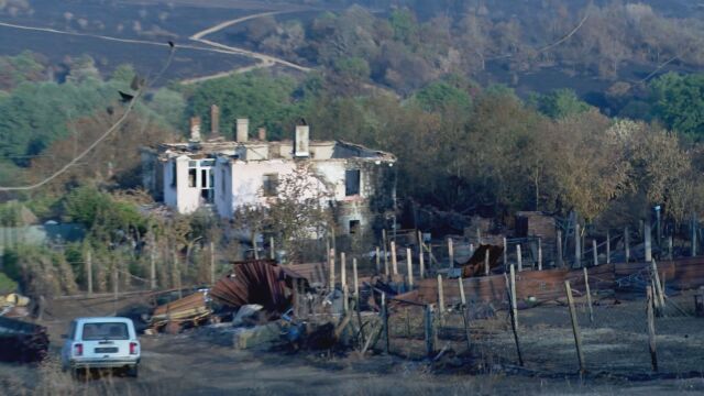 Борбата с големия пожар в пограничните села продължава – активно