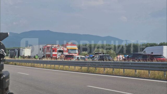 Над 7 часа е затворено движението на магистрала Струма в